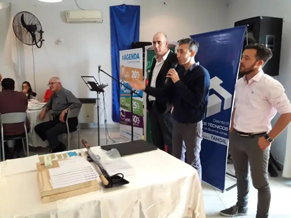 Técnicos celebraron su día y logros  en un gran evento con 120 asistentes