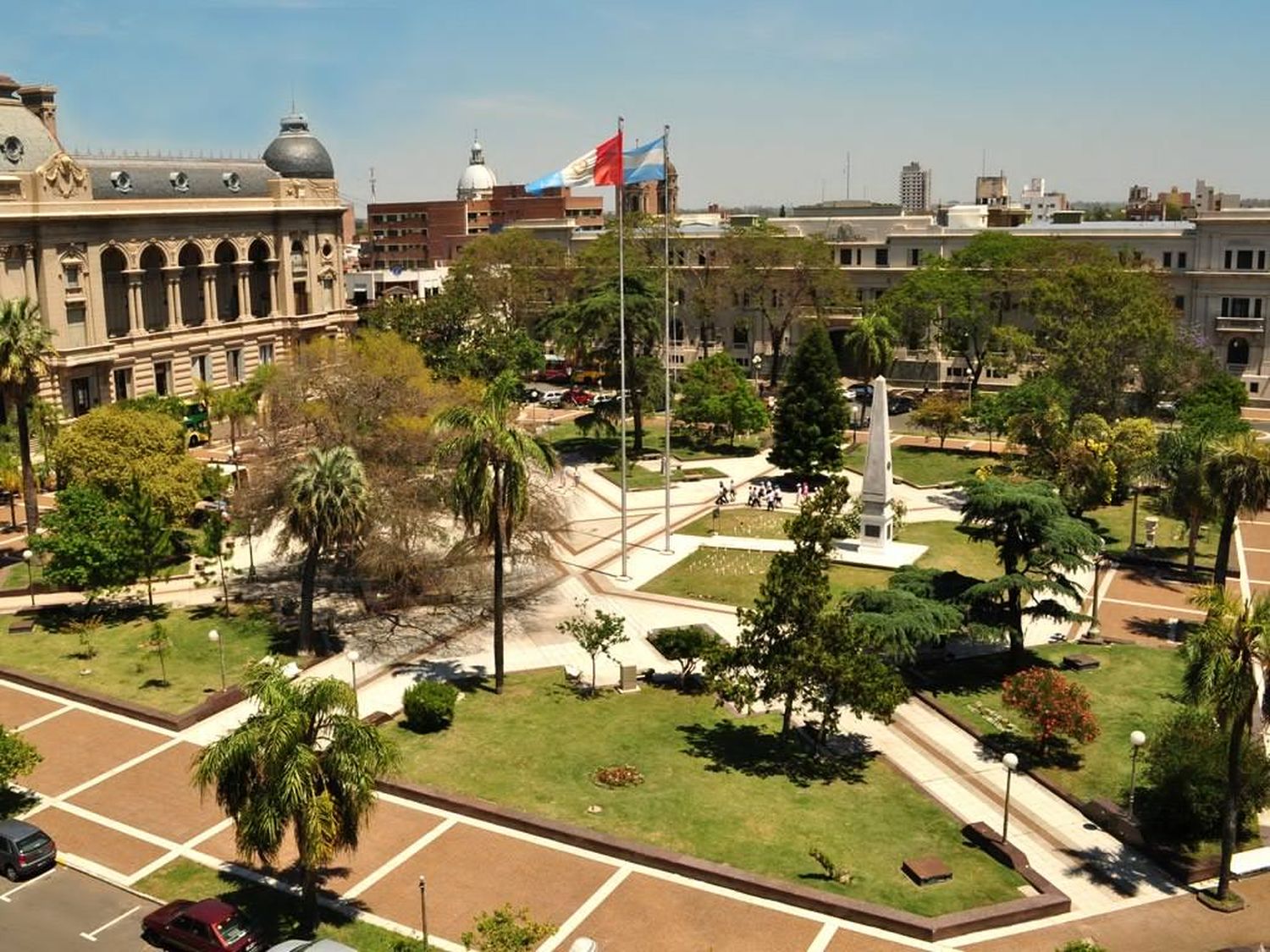 Corral: “La Plaza 25 de Mayo es el emblema fundacional de Santa Fe”