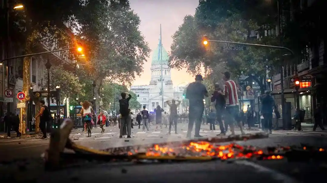El Gobierno les aplicará derecho de admisión a 26 hinchas involucrados en los destrozos