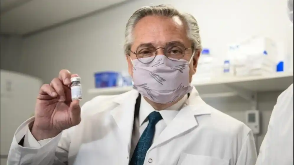 Alberto Fernández recorrió el laboratorio donde se desarrolla el suero anticoronavirus