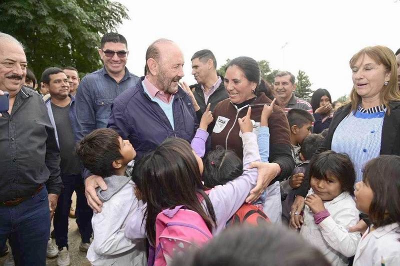 Insfrán: “Vamos a seguir recorriendo el mismo camino
de siempre, que es el de estar con ustedes, con el pueblo”