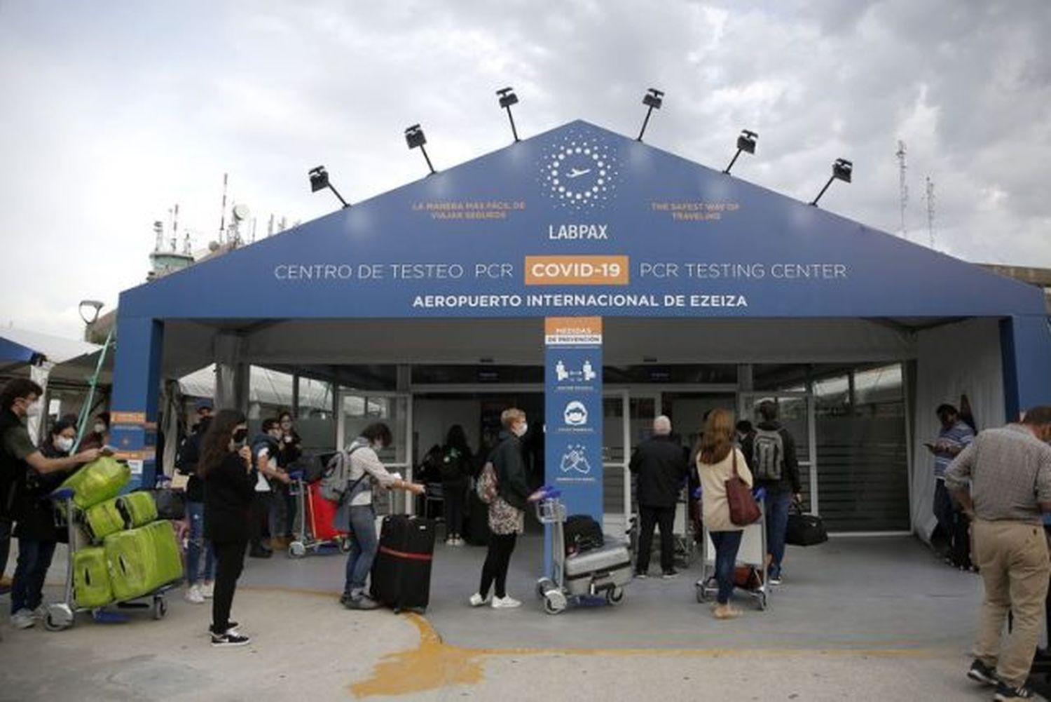 Coronavirus: esperan resultados de un sospechoso de cepa Delta e investigan si cumplió la cuarentena obligatoria
