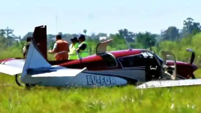 Emergencia aérea: una aeronoave de Gualeguay descendió de urgencia en Monte Caseros