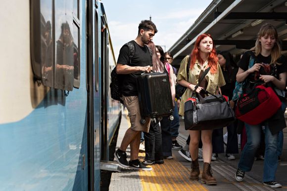 Lanzaron a la venta los pasajes de tren de larga distancia para marzo: Valor del boleto a Mar del Plata