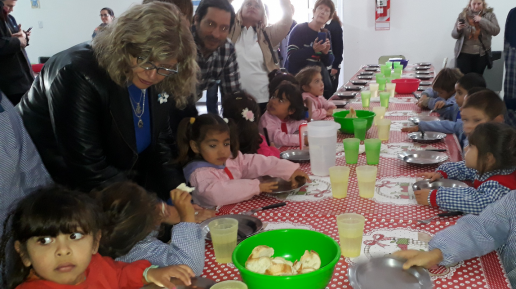 Comedores escolares: se sumaron 21.000 chicos en un año y medio