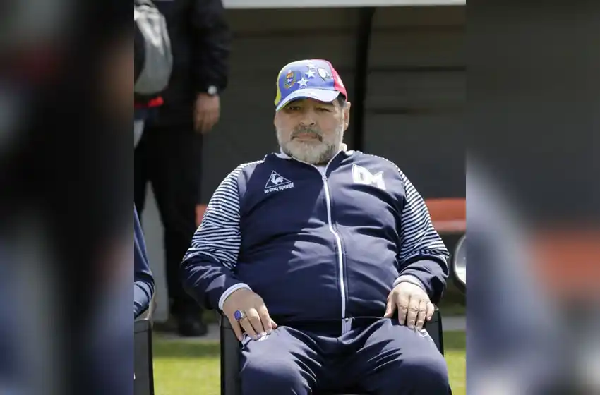 El plantel de Gimnasia despide a Maradona con muestras de agradecimiento