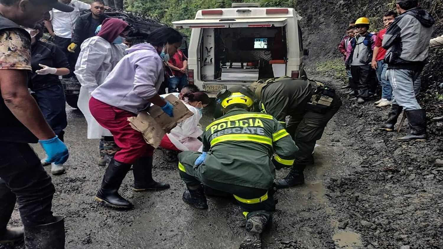 SE ELEVA A 3 el número de víctimas del alud en Colombia: hay 9 rescatados y siguen buscando
