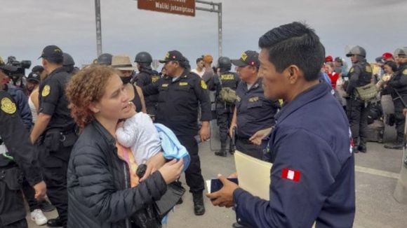 “Por unos pagamos todos, ya quiero irme a mi país”: venezolanos atrapados en la frontera Chile- Perú (+ Videos)