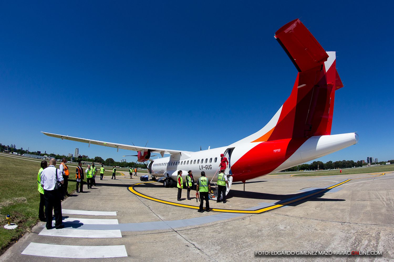 A un año del inicio de los vuelos regulares de Avianca Argentina