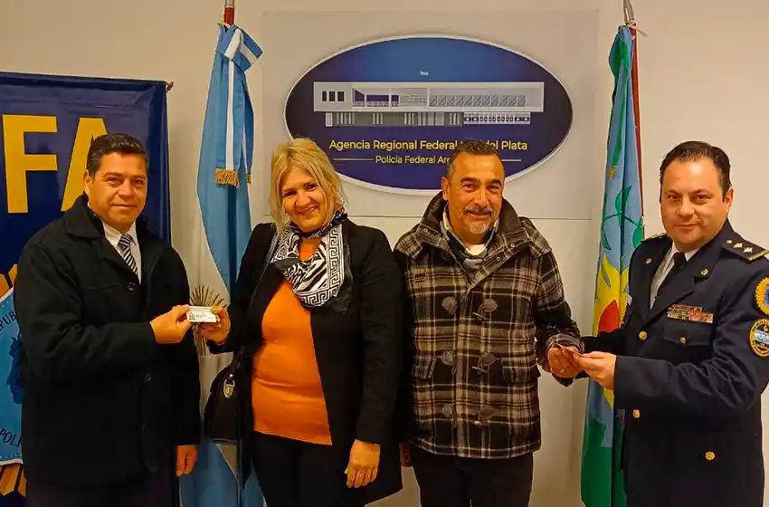 Policía Federal: entregan carnet de obra social a personal retirado