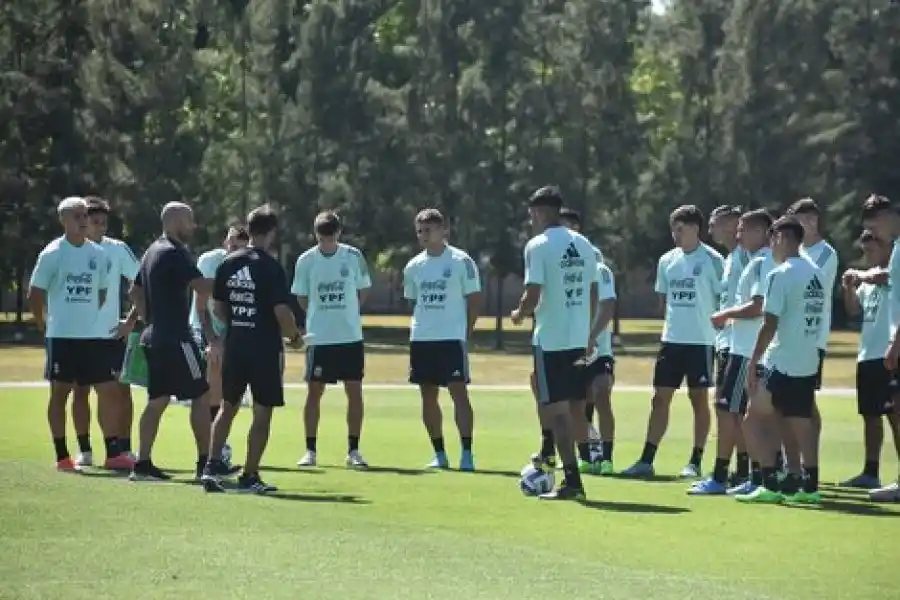 Con "pilcha" nueva: el seleccionado sub 20 utilizará oficialmente la camiseta argentina con tres estrellas