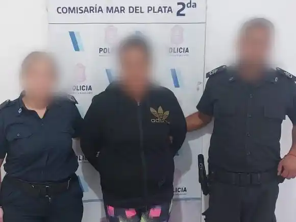 Lo acusó de no pagarle sus servicios sexuales, le robó el celular y huyó