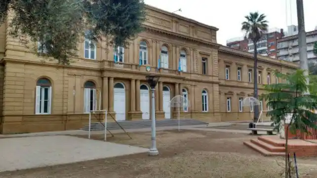 Video de un docente que se filmó desnudo en el Normal Nº 1