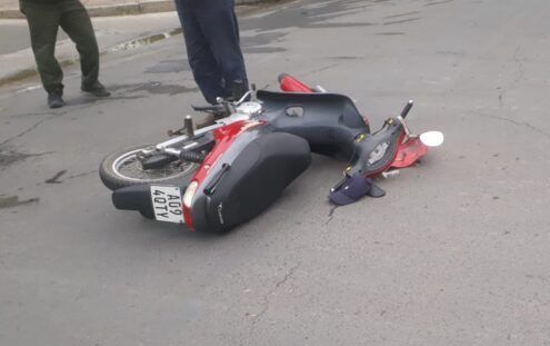 Un motociclista herido tras chocar una camioneta en Mitre y Pellegrini