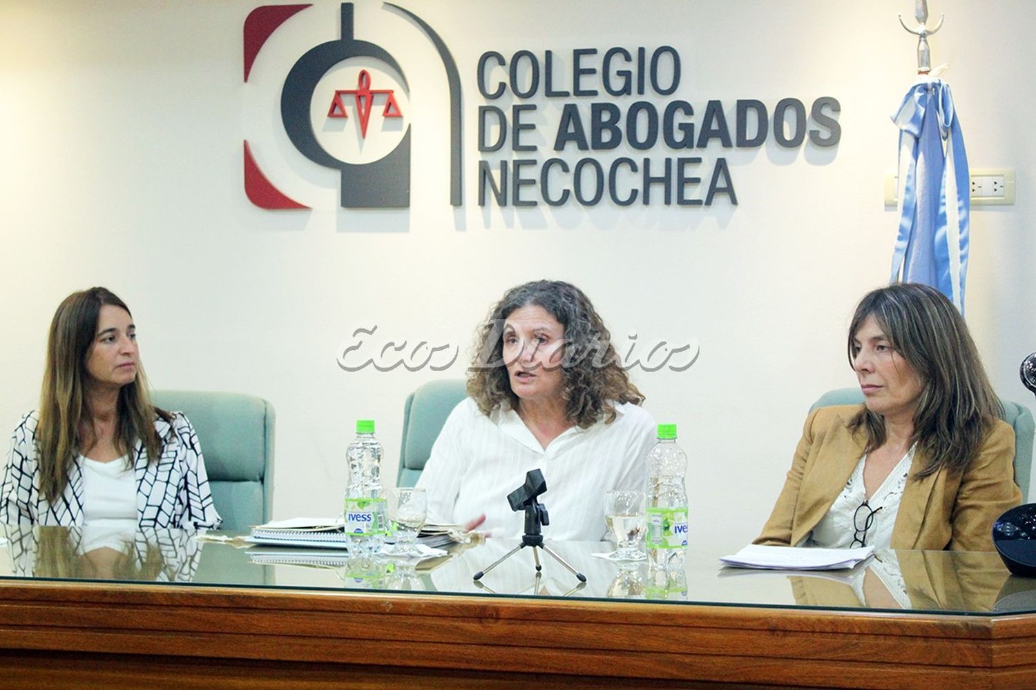 Mesa de disertación. En la sede del Colegio de Abogados
