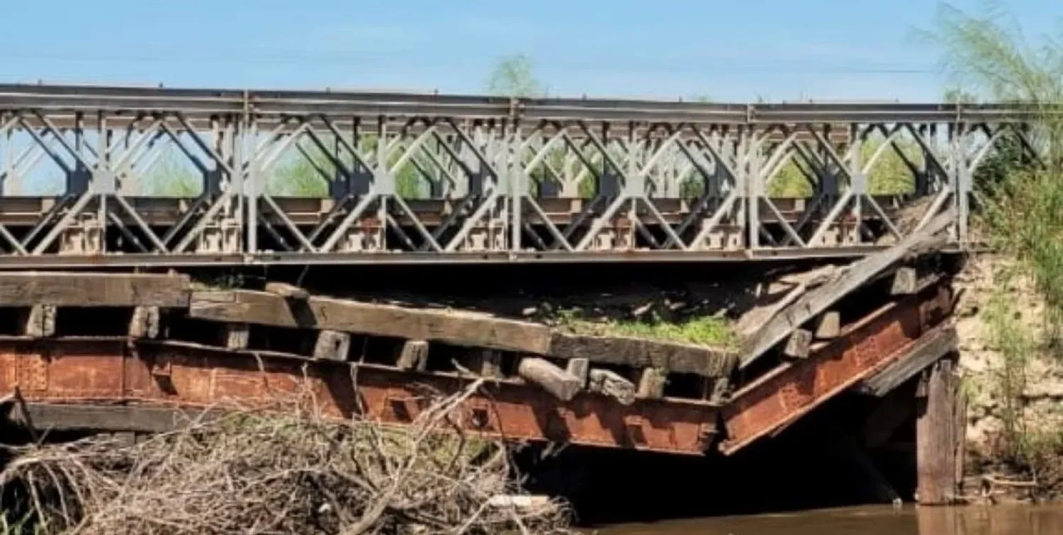 Impresionantes imágenes: un puente sobre la Ruta 69-S está a punto de colapsar