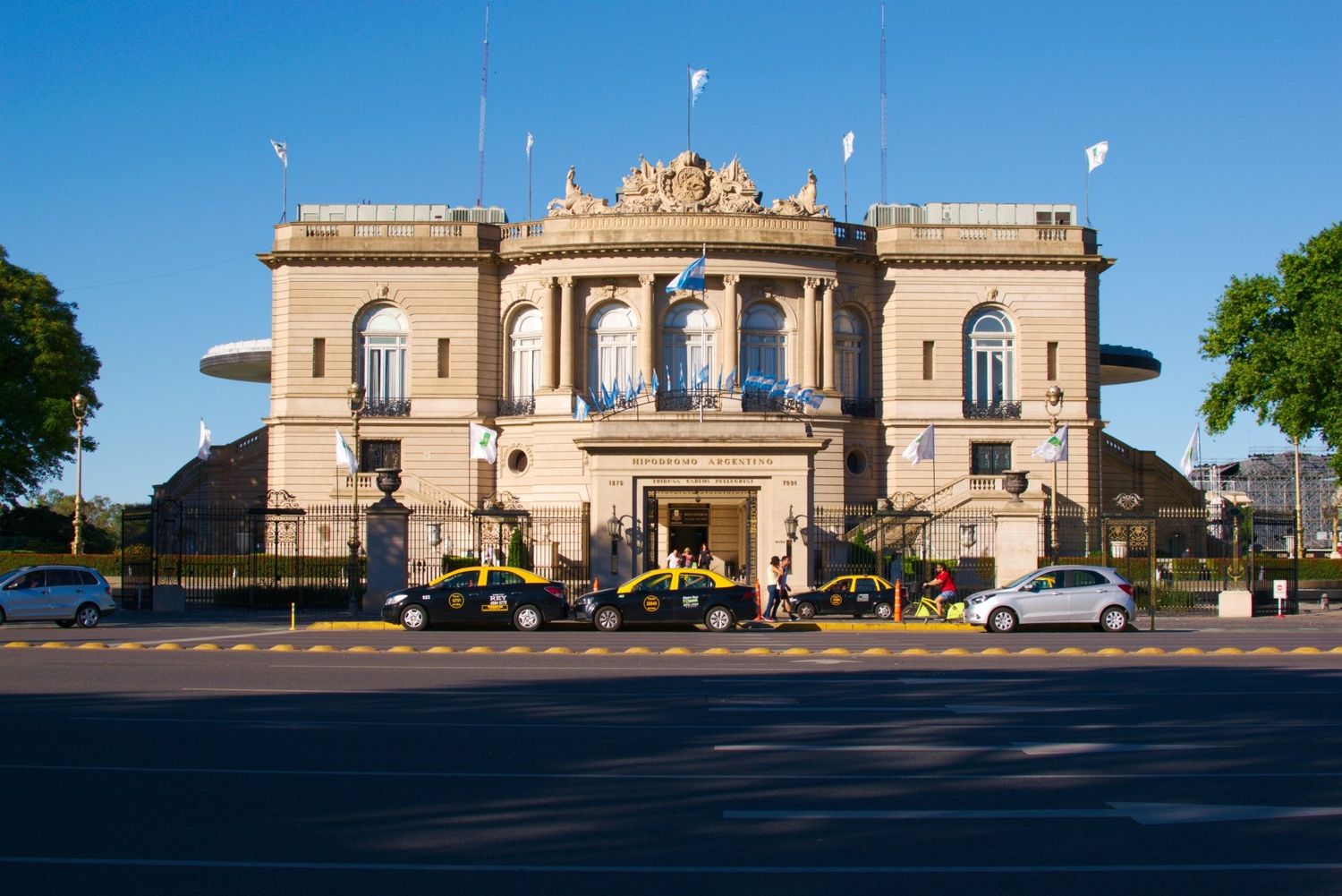 Finde de clásicos interesantes en San Isidro y Palermo