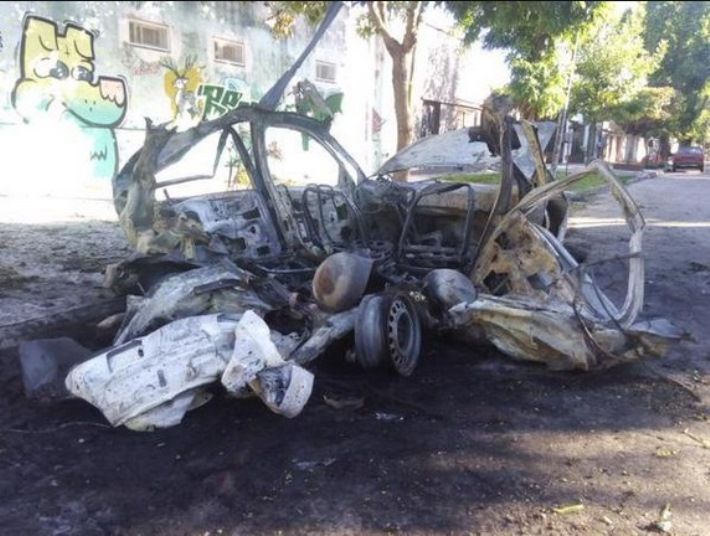 De no acabar: Nuevo ataque de quemacoches en La Plata
