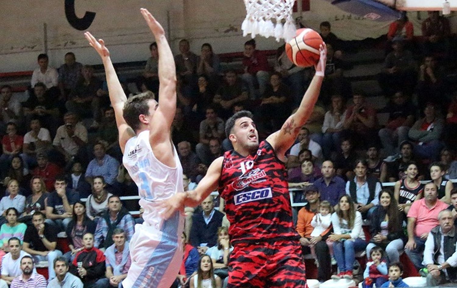 A todo o nada: Central define la serie en el José María Bértora