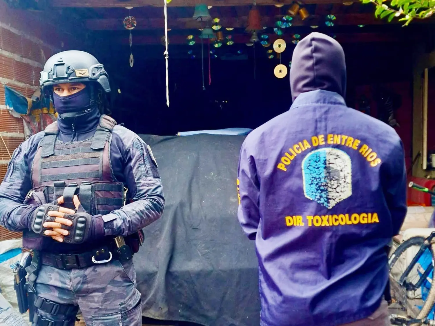 Allanamientos por narcomenudeo en Federación: secuestran droga, dinero y un vehículo
