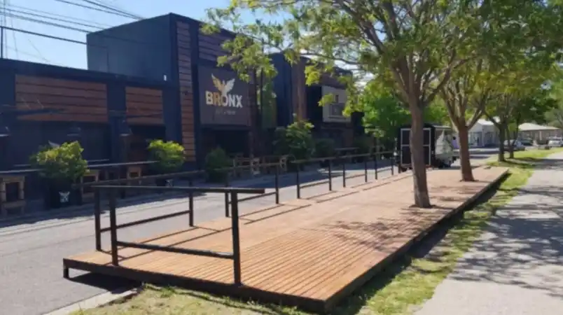 Cruces por las plataformas urbanas en Bahía Blanca: Hay 18 habilitadas pero cuestionan que “no hay criterios de construcción”