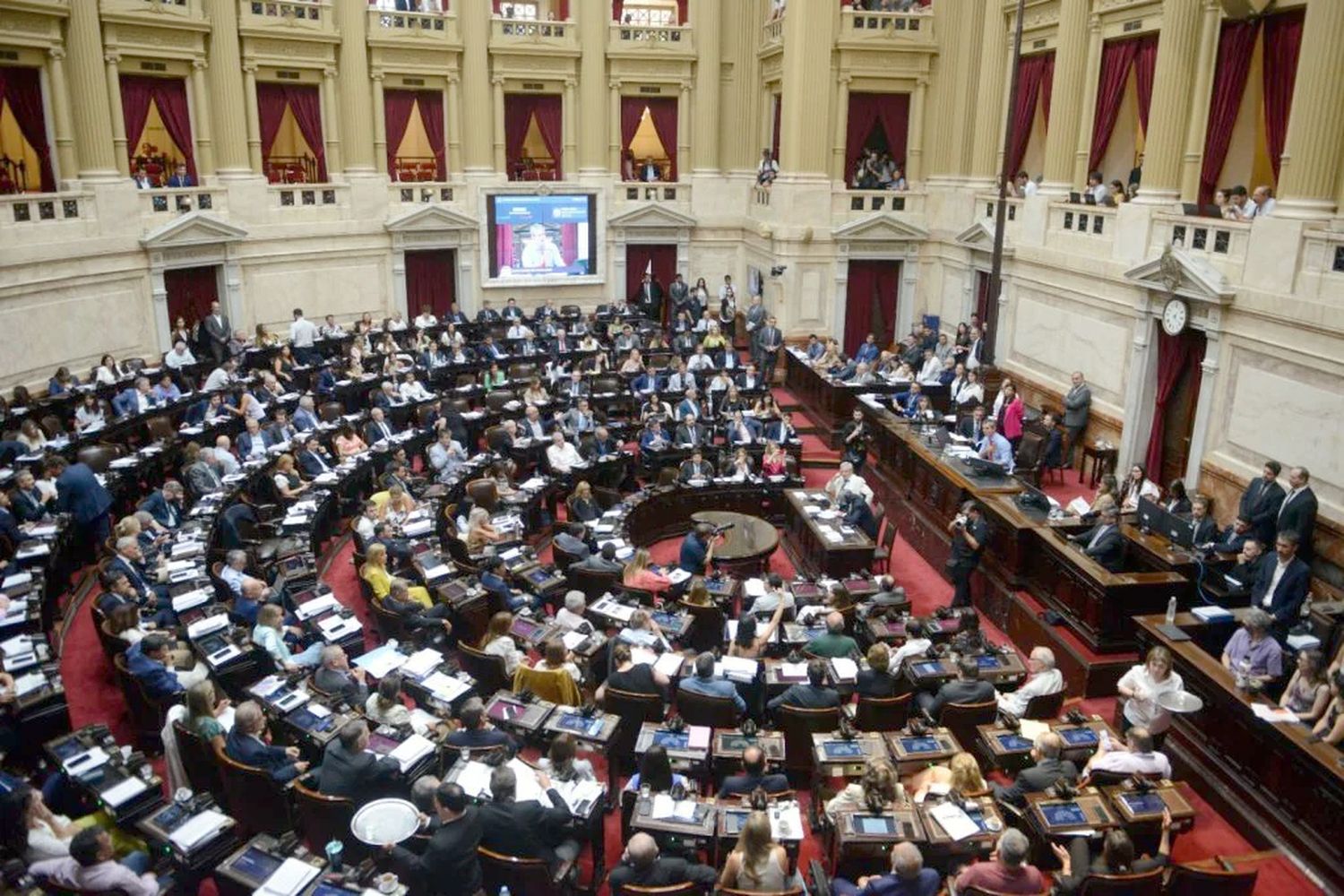 Por falta de quórum, se cayó la sesión en Diputados para limitar los DNU de Milei