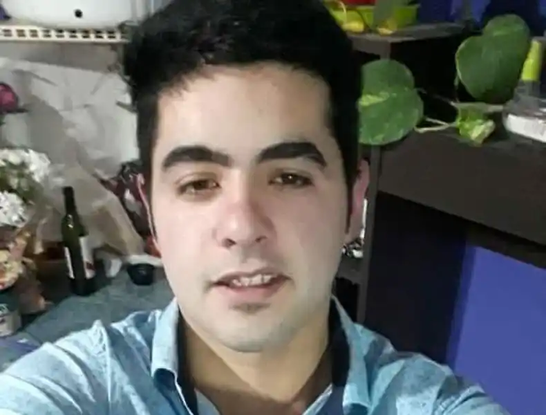 Sigue grave el motociclista que chocó con un camión estacionado