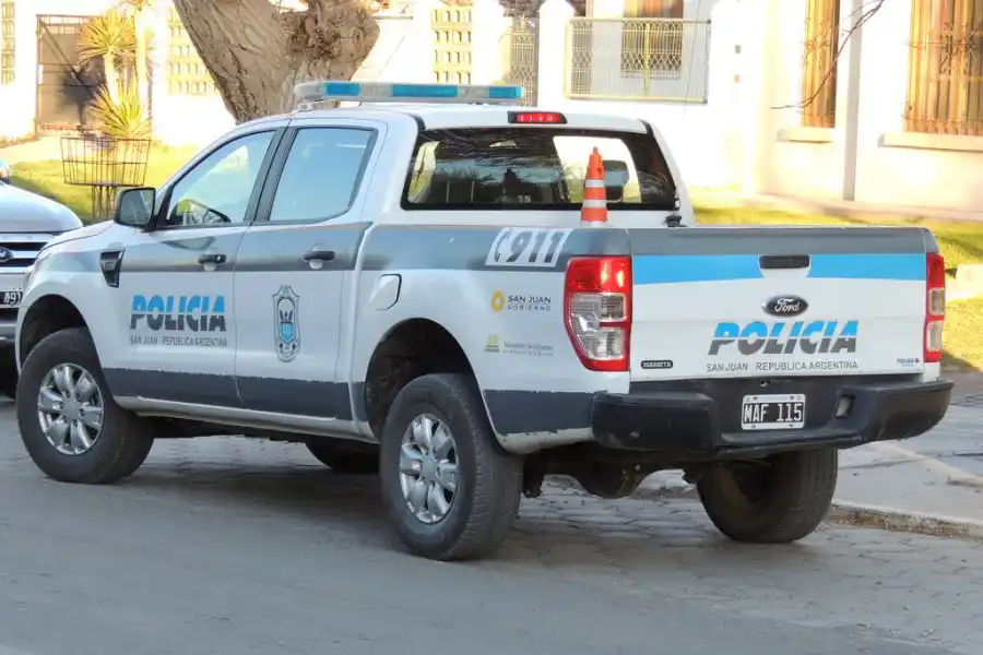Heróico accionar policial: salvaron a un bebé que se estaba ahogando al realizarle maniobras de RCP en la provincia de San Juan