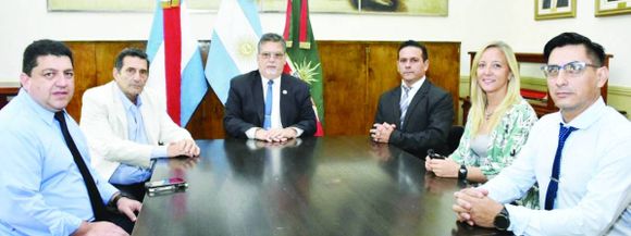 Adalberto Roldán y Nadia Cutro en la Central de Tránsito