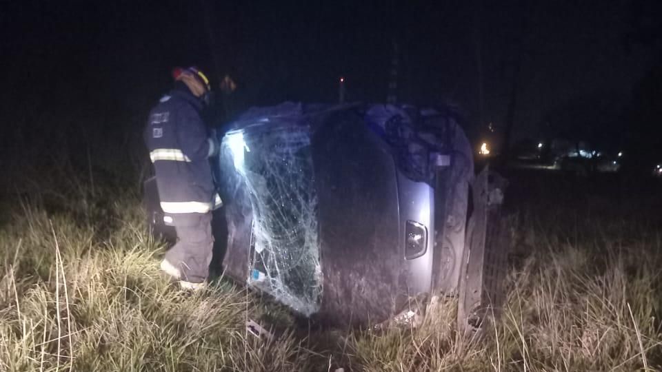 Un tandilense resultó gravemente herido tras volcar en la Ruta 226
