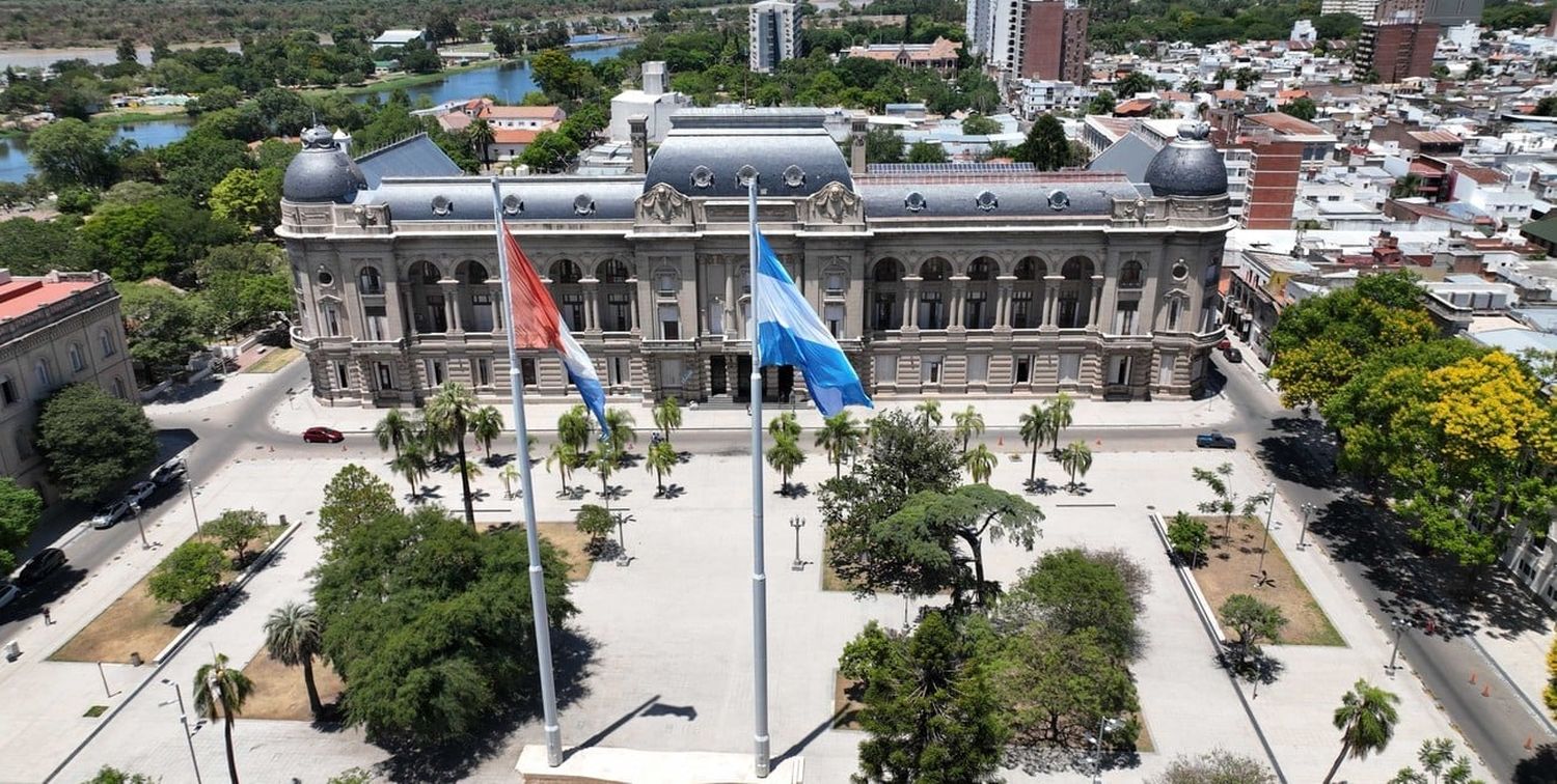 Sólo por coparticipación automática la Casa Gris percibió $427.336 millones. Créditos: Archivo El Litoral