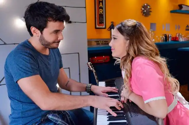 Angela Torres negó romance con Agustín Casanova