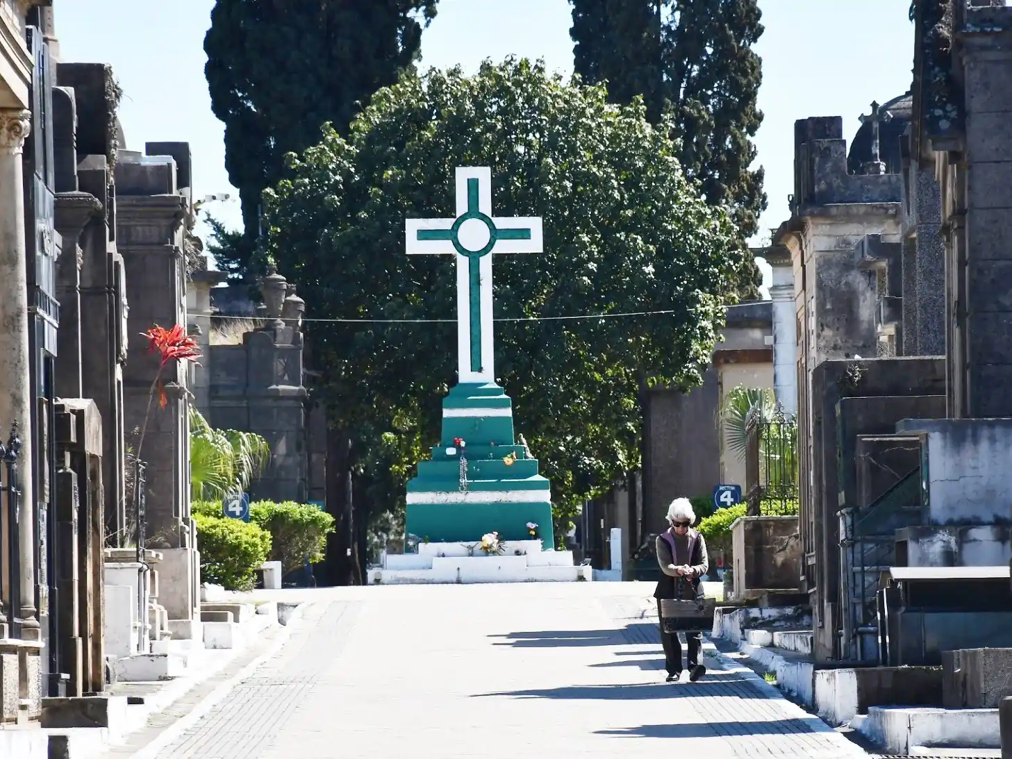 Nuevo horario en el cementerio municipal