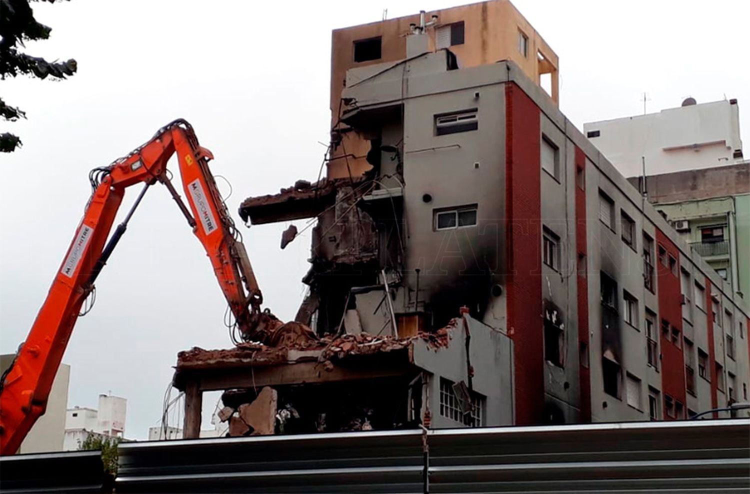 Comenzó la demolición de Torres y Liva