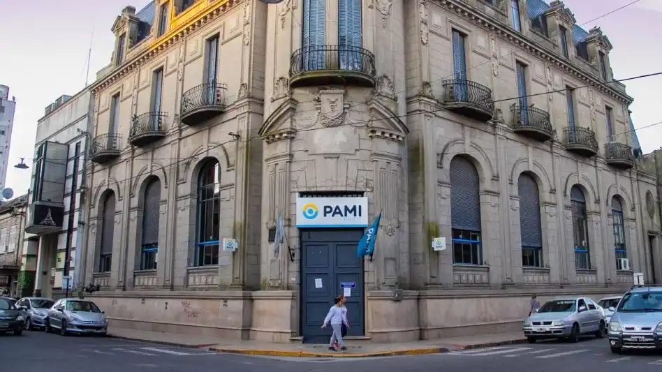 Otra vez problemas con las vacunas en Azul: Dejaron 300 dosis fuera del freezer y perdieron la cadena de frío