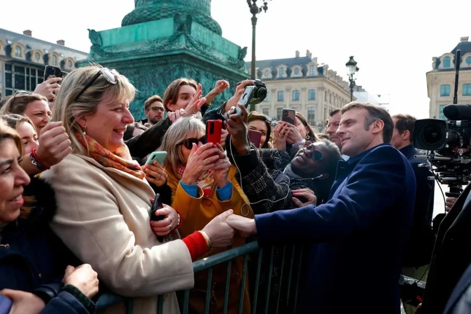 Macron propone que el aborto sea un derecho en la UE