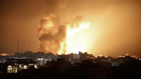 Israel impuso un cierre total a Gaza y redobló sus bombardeados