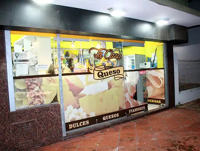 Ataron y amenazaron a una comerciante