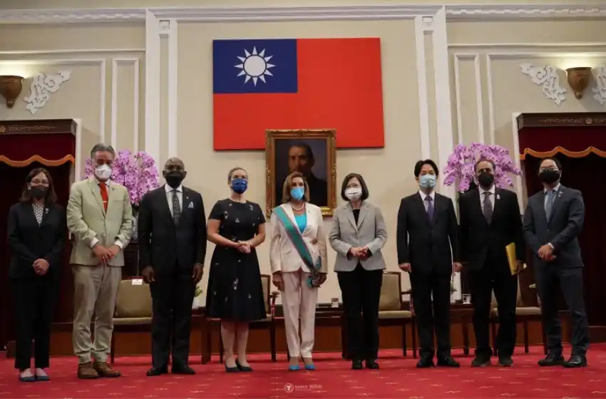 Taiwán acusó a China de traspasar con misiles, buques y aviones la histórica línea divisoria común