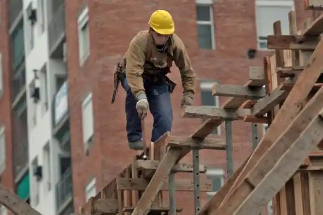 Con un crecimiento del PBI más lento, se desacelera la creación de empleo