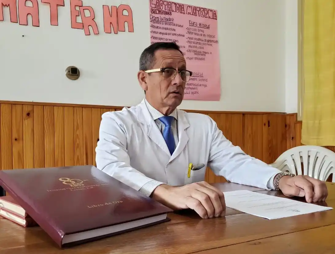 Presentaron el Libro de Oro de los 80 años del Hospital