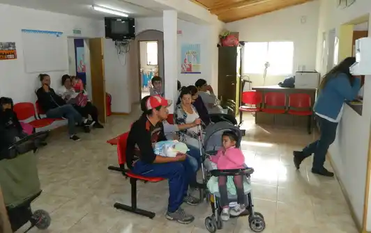 Brindan charlas para prevenir enfermedades de transmisión sexual y planificación familiar