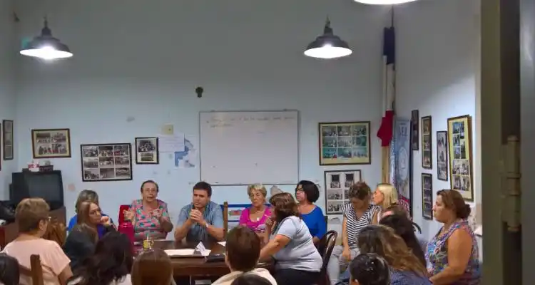 Docentes de Feb votaron continuar con el plan de lucha