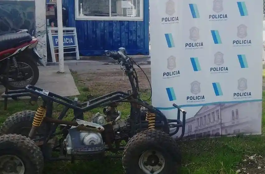 Amenazó de muerte a un hombre con un arma, allanaron su casa y secuestraron un cuatriciclo