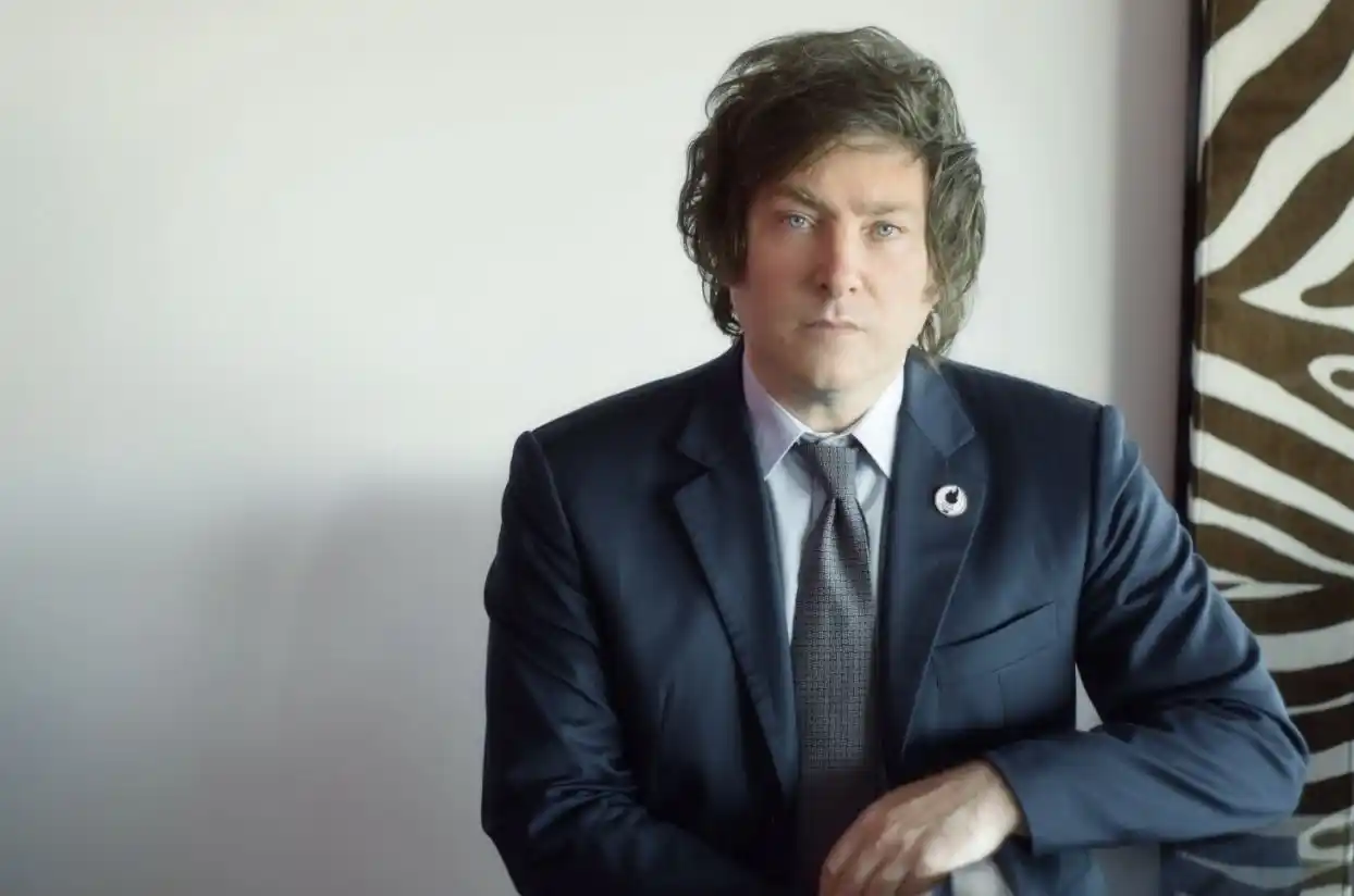 Milei se enojó con una periodista por una información sobre sus perros y la atacó por redes