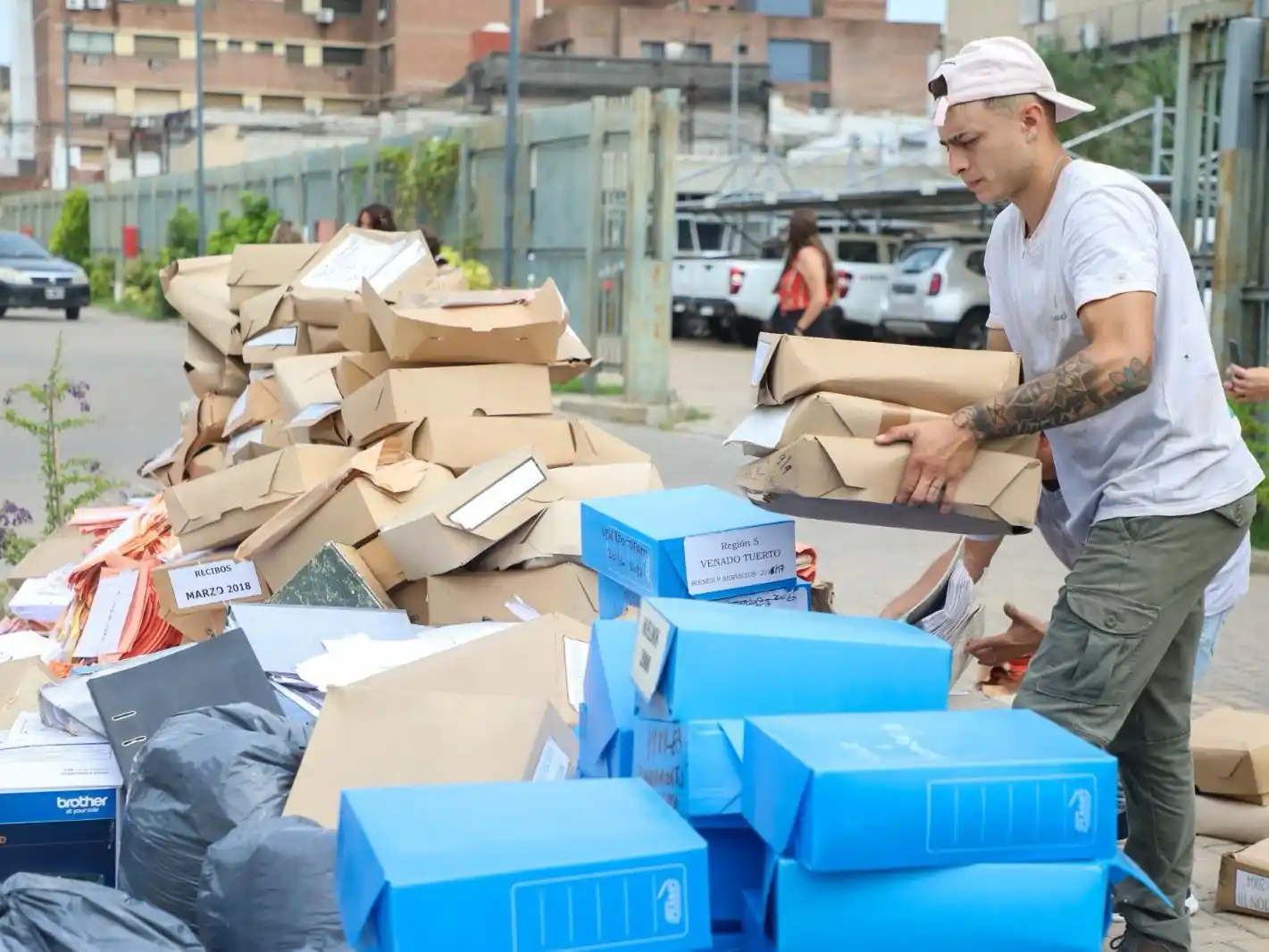 La Provincia ya descartó gran cantidad de papel de las dependencias gubernamentales.