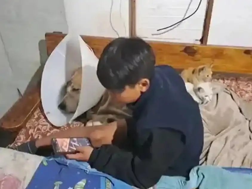 Ahora Teodoro se recupera de las heridas con el cuidado de su familia