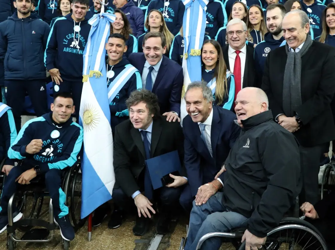 Scioli no escatimó en elogios frente a Milei.