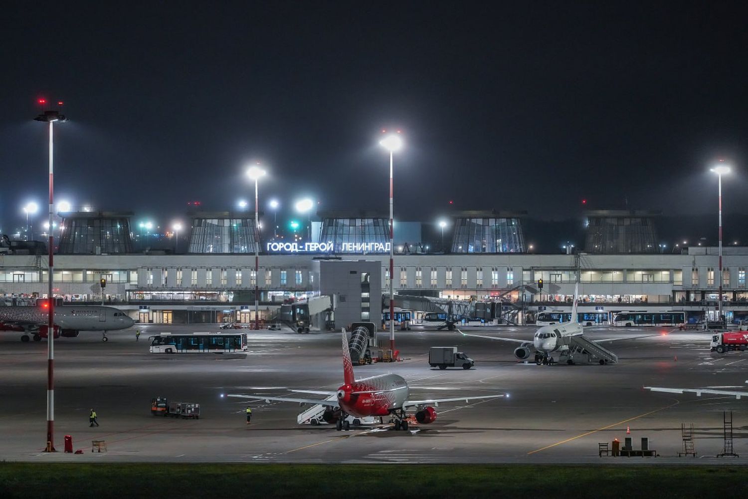 Rusia: cierran aeropuertos por seguridad tras detección de drones