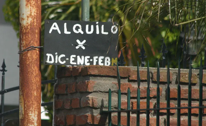 Verano: una familia tipo pagará $1.500 diarios por un alquiler